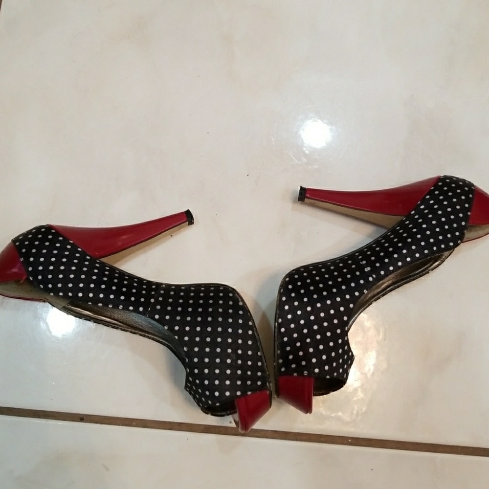 Shoes - Picture 4 of 4